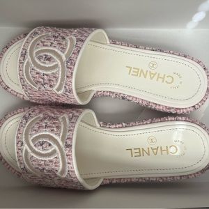 Pink tweed CHANEL slides